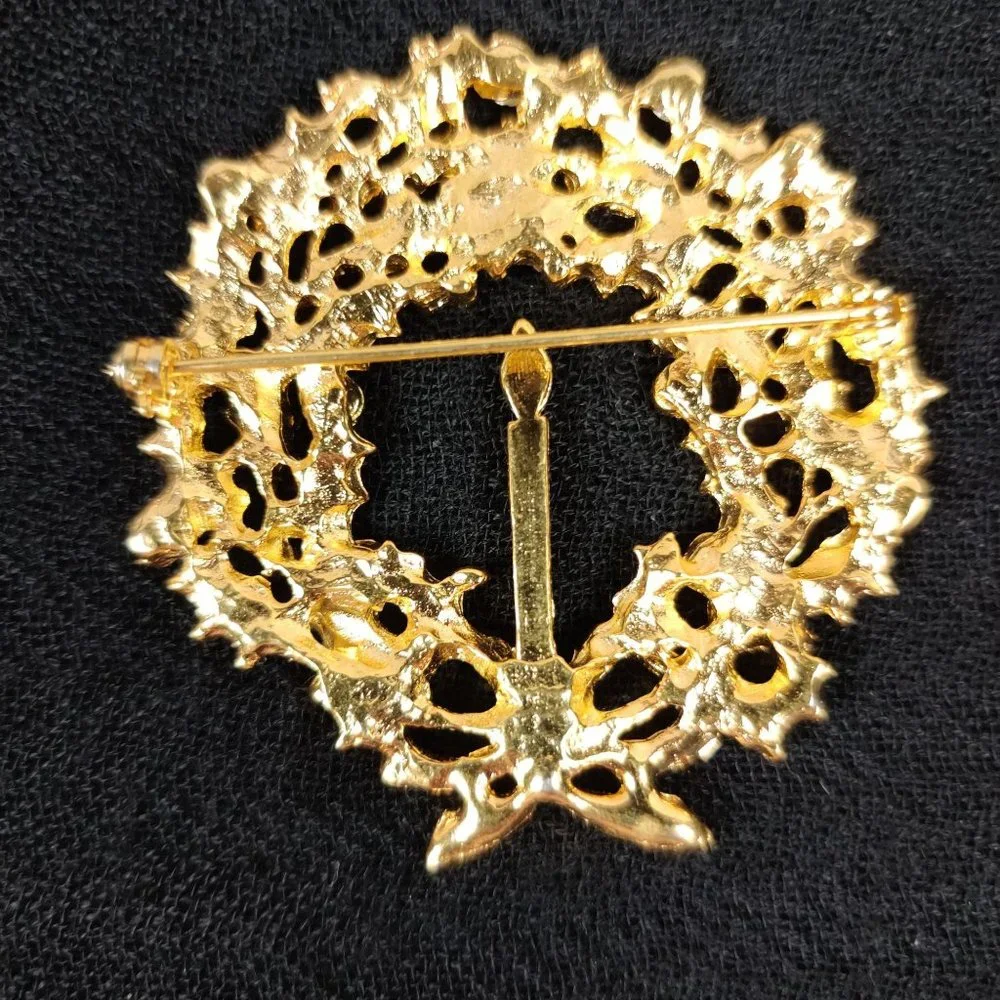 Vintage Christmas Aurora Borealis Rhinestones Brooch Red Gold Tone Candle Wreath
